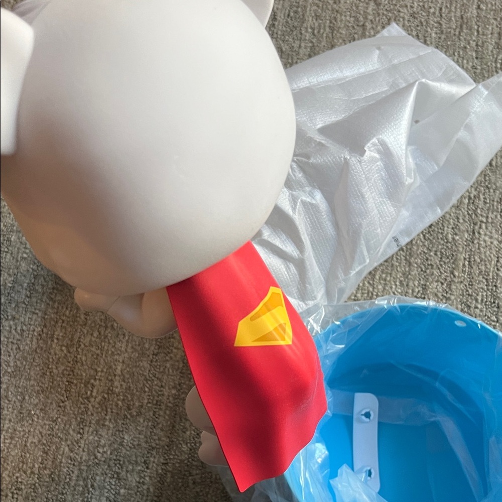 Superman Heat Vision and Krypto Popcorn Bucket combo - Picture 7 of 11